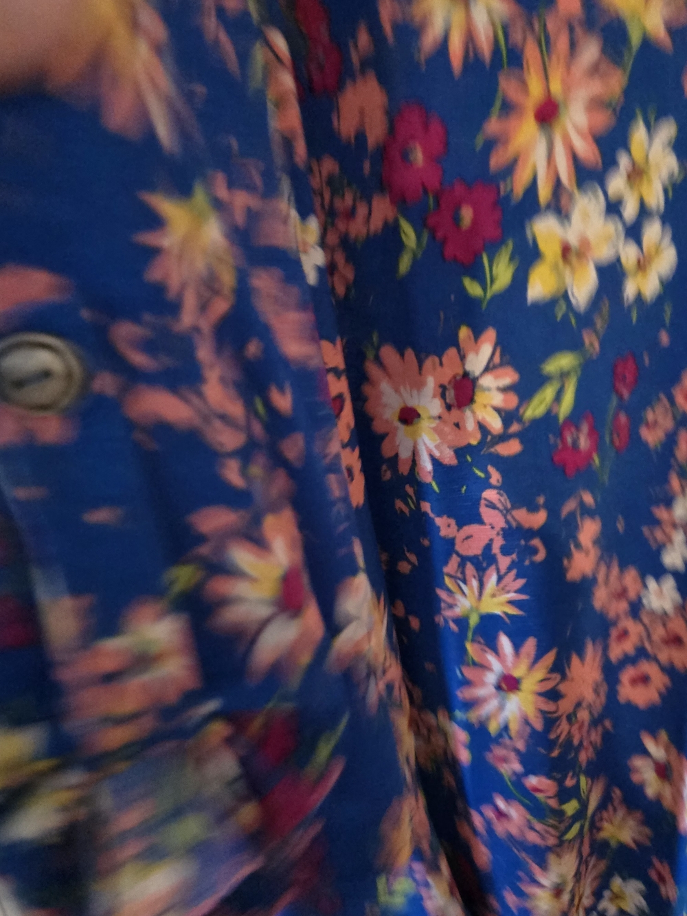 Women's Floral Split-Neck Blouse in Blue - Picture 4 of 9
